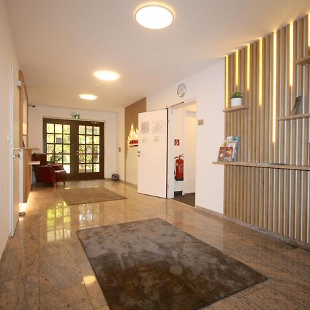 Hotel Altmann Wina Bagian luar foto