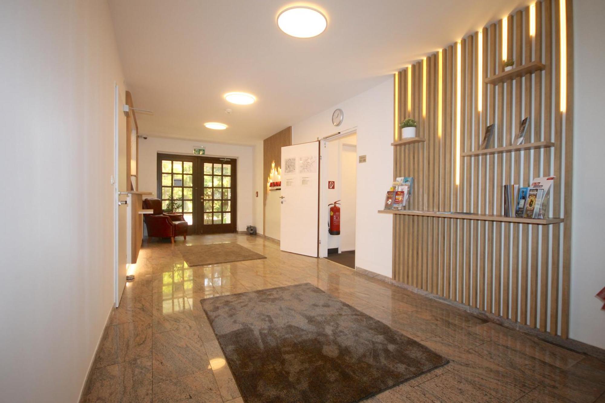 Hotel Altmann Wina Bagian luar foto