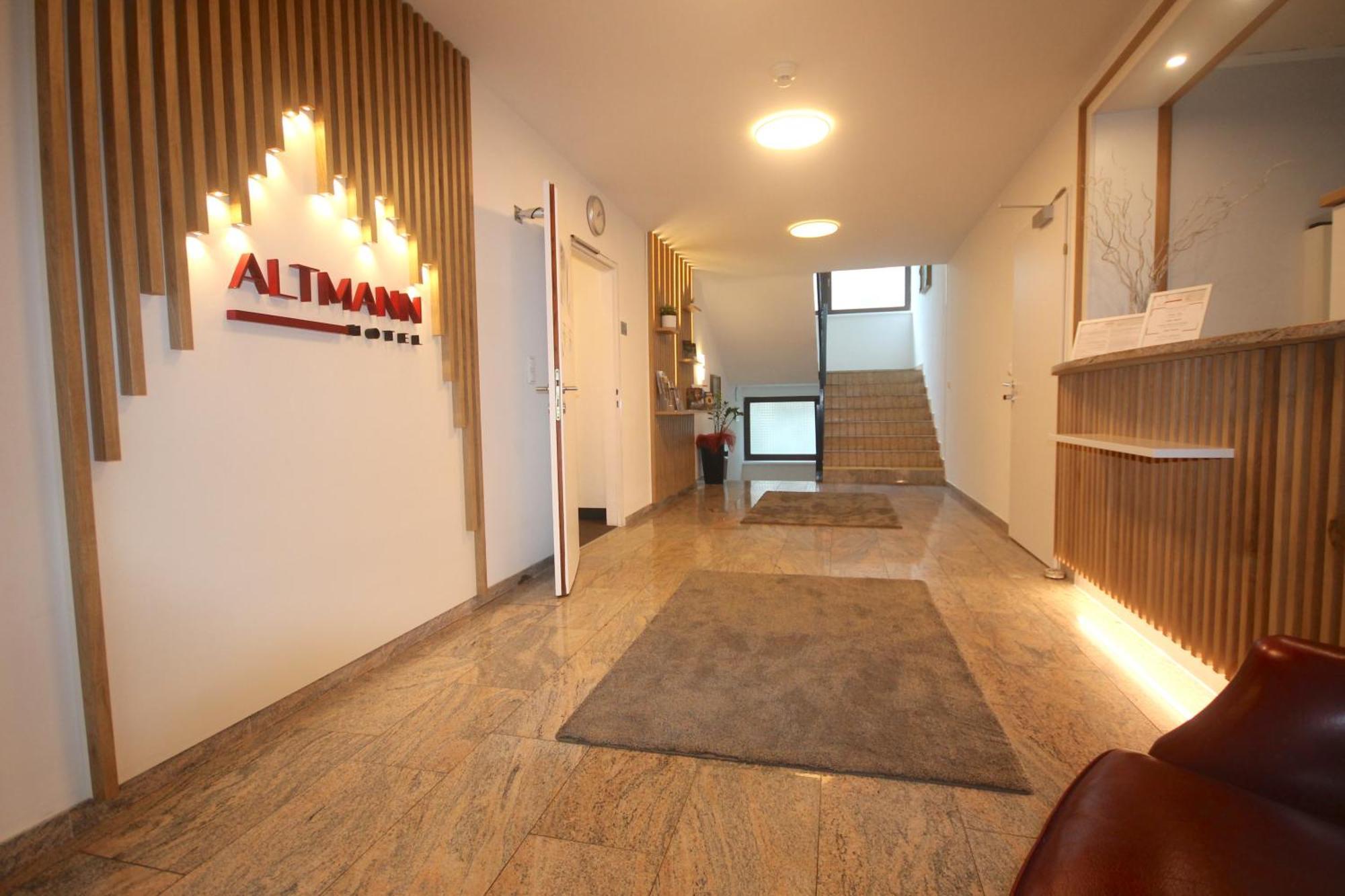 Hotel Altmann Wina Bagian luar foto